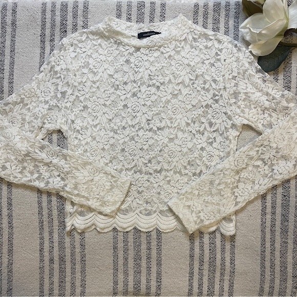 Ambiance Tops - 𝚕𝚘𝚗𝚐 𝚜𝚕𝚎𝚎𝚟𝚎 𝚕𝚊𝚌𝚎 𝚌𝚛𝚘𝚙 𝚝𝚘𝚙 🝮 𝚜𝚒𝚣𝚎 𝚖𝚎𝚍𝚒𝚞𝚖